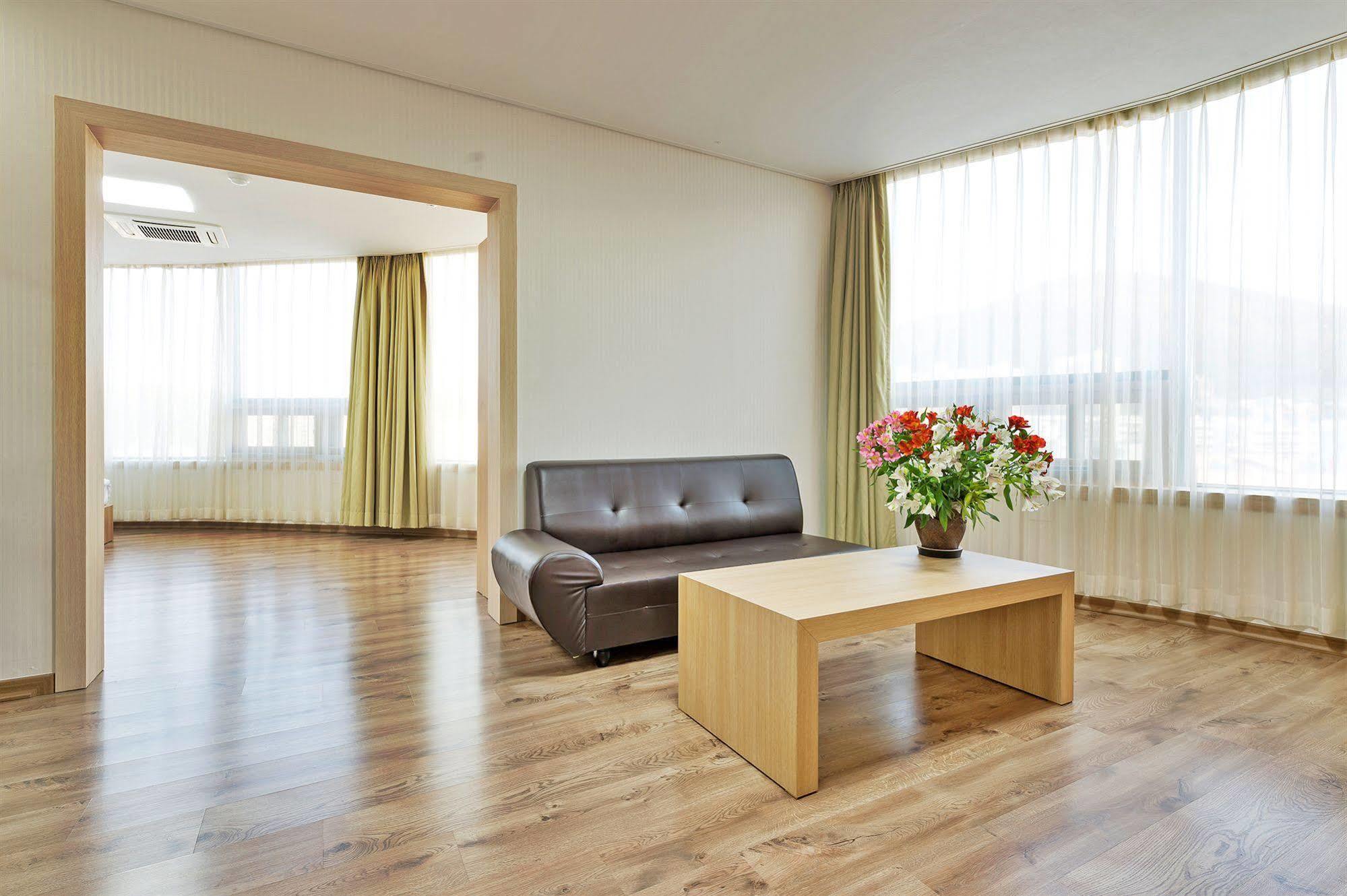 Elena Business Hotel Yeosu Εξωτερικό φωτογραφία
