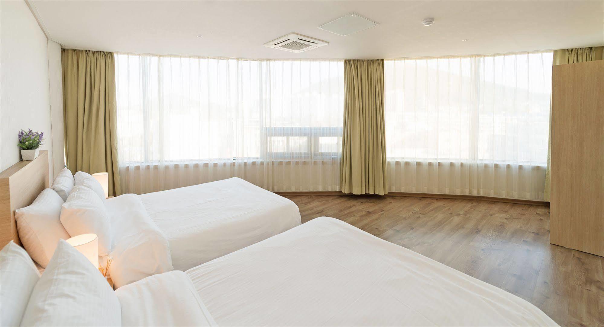 Elena Business Hotel Yeosu Εξωτερικό φωτογραφία