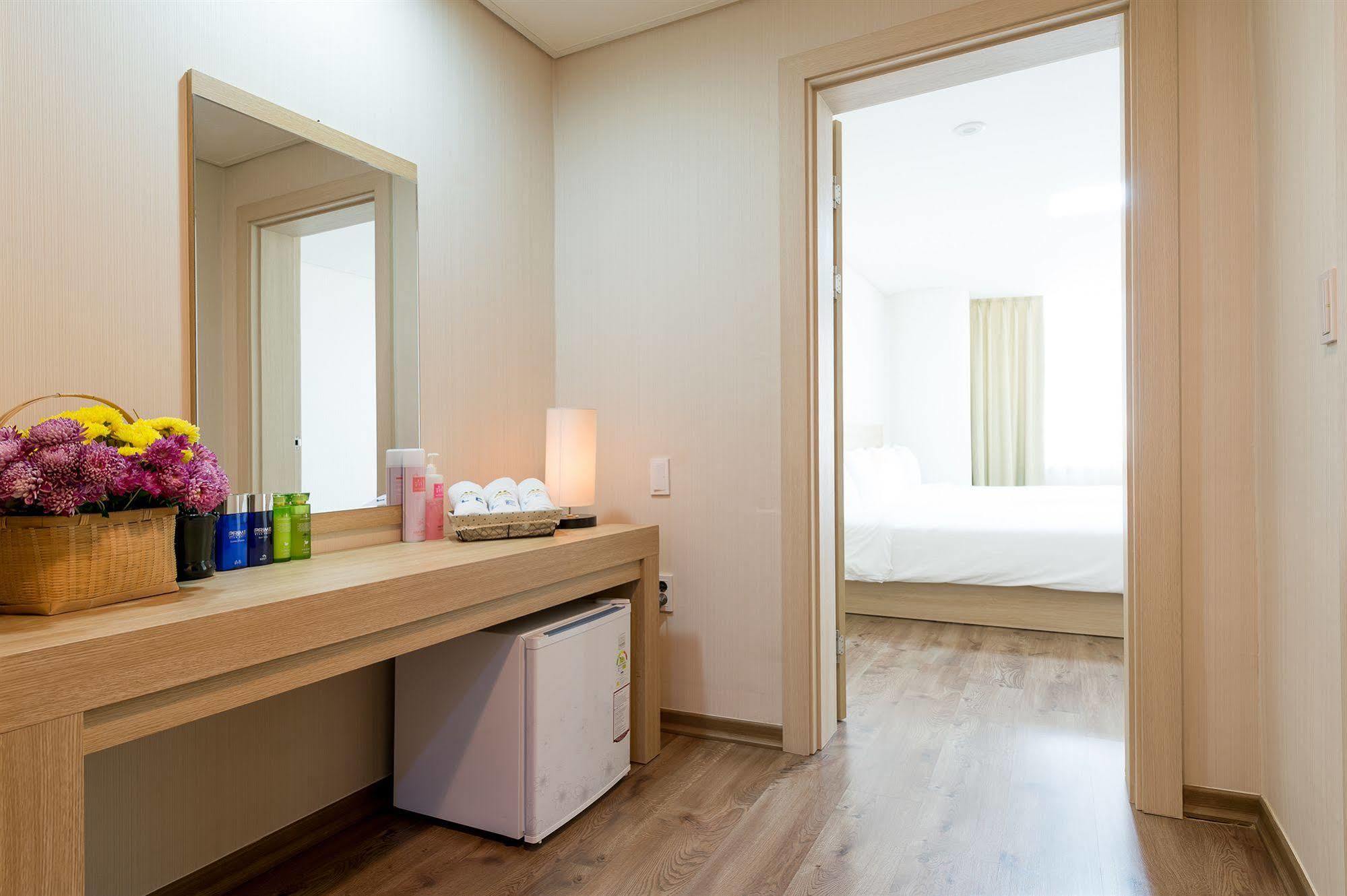 Elena Business Hotel Yeosu Εξωτερικό φωτογραφία